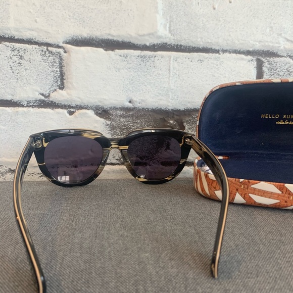 Sunglasses - Picture 3 of 5